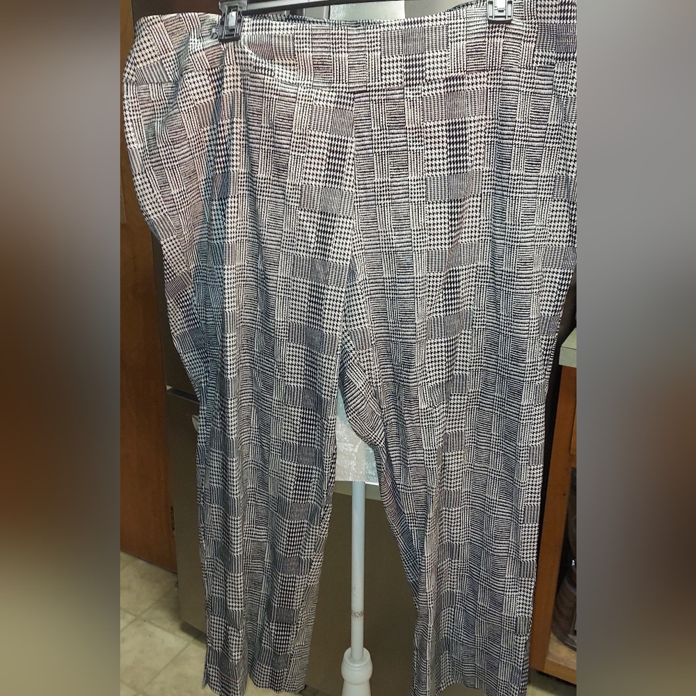Womans Plus Size Houndstooth Plaid Print Pants Zac & Rachel size 22W
